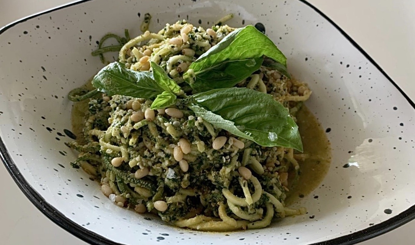 Raw Vegan Zucchini Noodles in Cashew Pesto