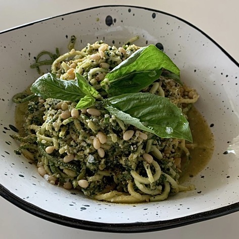 Gluten-Free Raw Vegan Zucchini Noodles in Cashew Pesto