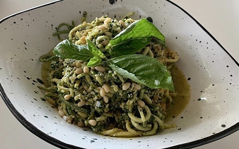 Gluten-Free Raw Vegan Zucchini Noodles in Cashew Pesto