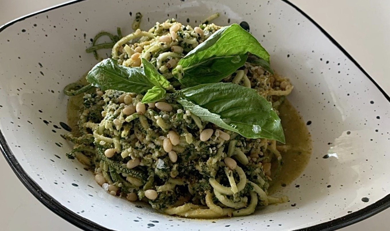 Raw Zucchini Noodles in Cashew Pesto