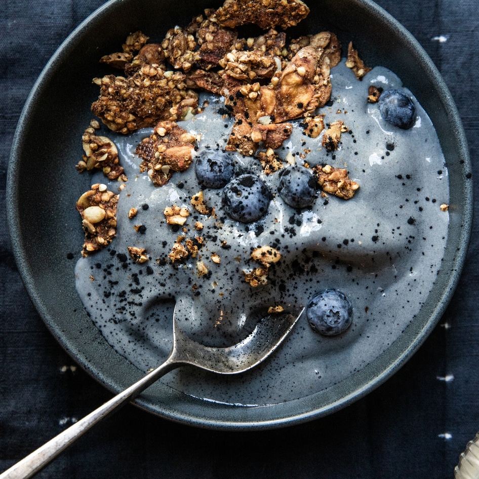 Vegan Vanilla Smoothie Bowl With Activated Charcoal