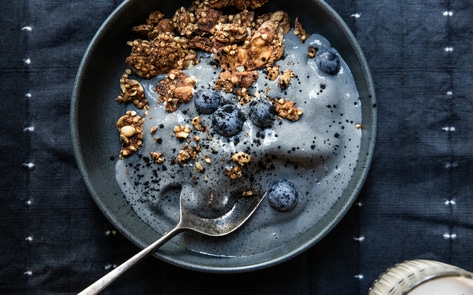 Vegan Vanilla Smoothie Bowl with Activated Charcoal