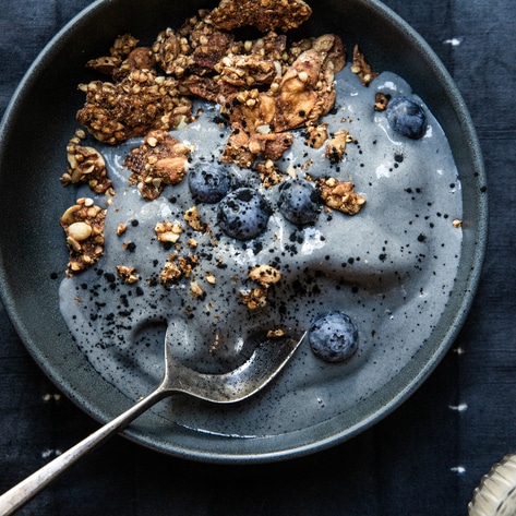 Vegan Vanilla Smoothie Bowl with Activated Charcoal