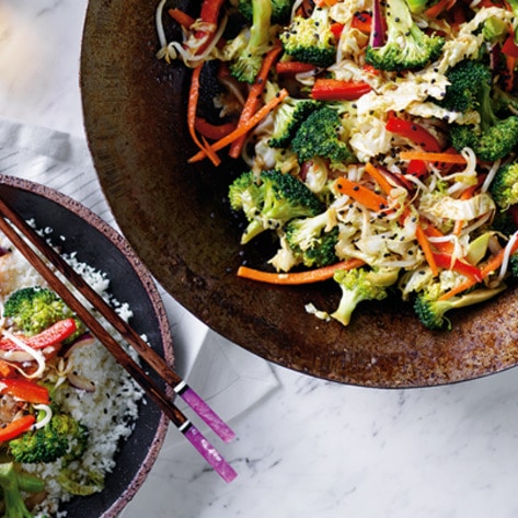 VegNews.RawCoconutCauliflowerStirFry.MazValcorza