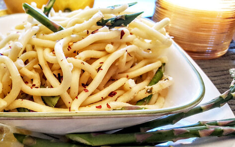 Lemon Chili Bucatini with Asparagus