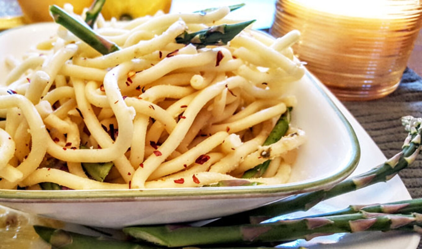 Lemon Chili Bucatini with Asparagus