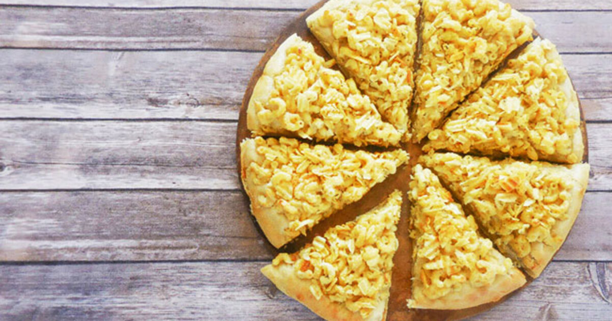 Vegan Mac and Cheese Pizza With Potato Chip Topping | VegNews
