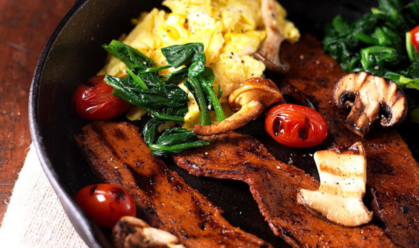9 Vegan Bacon Brands for Breakfast, Lunch, and Dinner