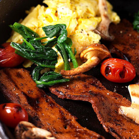 9 Vegan Bacon Brands for Breakfast, Lunch, and Dinner