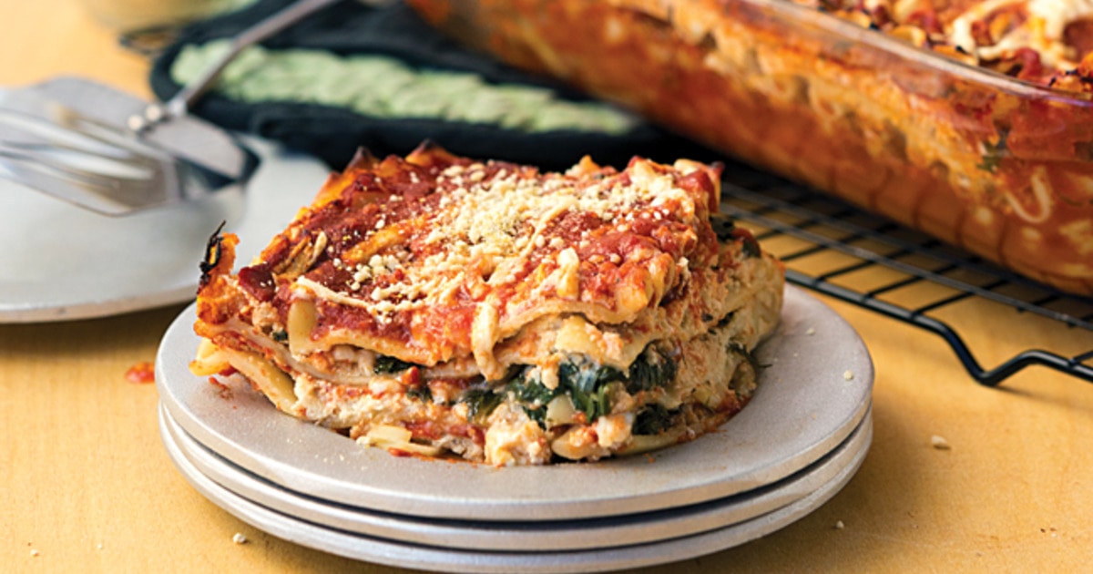 Cheesy Vegan Spinach Lasagna With Parmesan, Ricotta, and Mozzarella