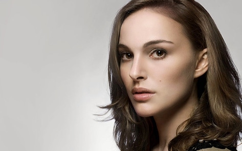 Natalie Portman Urges Award Show Attendees to Go Vegan