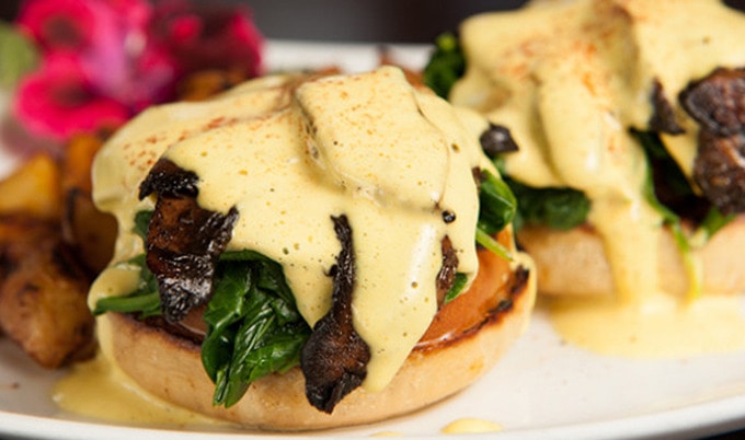 VegNews.PortobelloBenedict