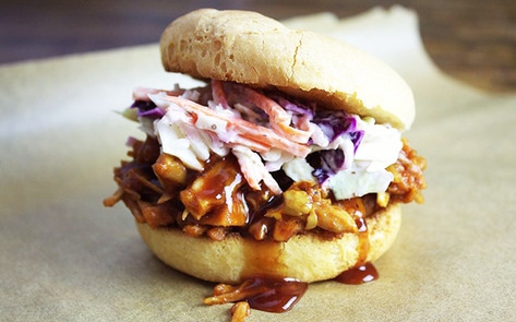 Vegan Food Truck Serves Free Meals to the Homeless