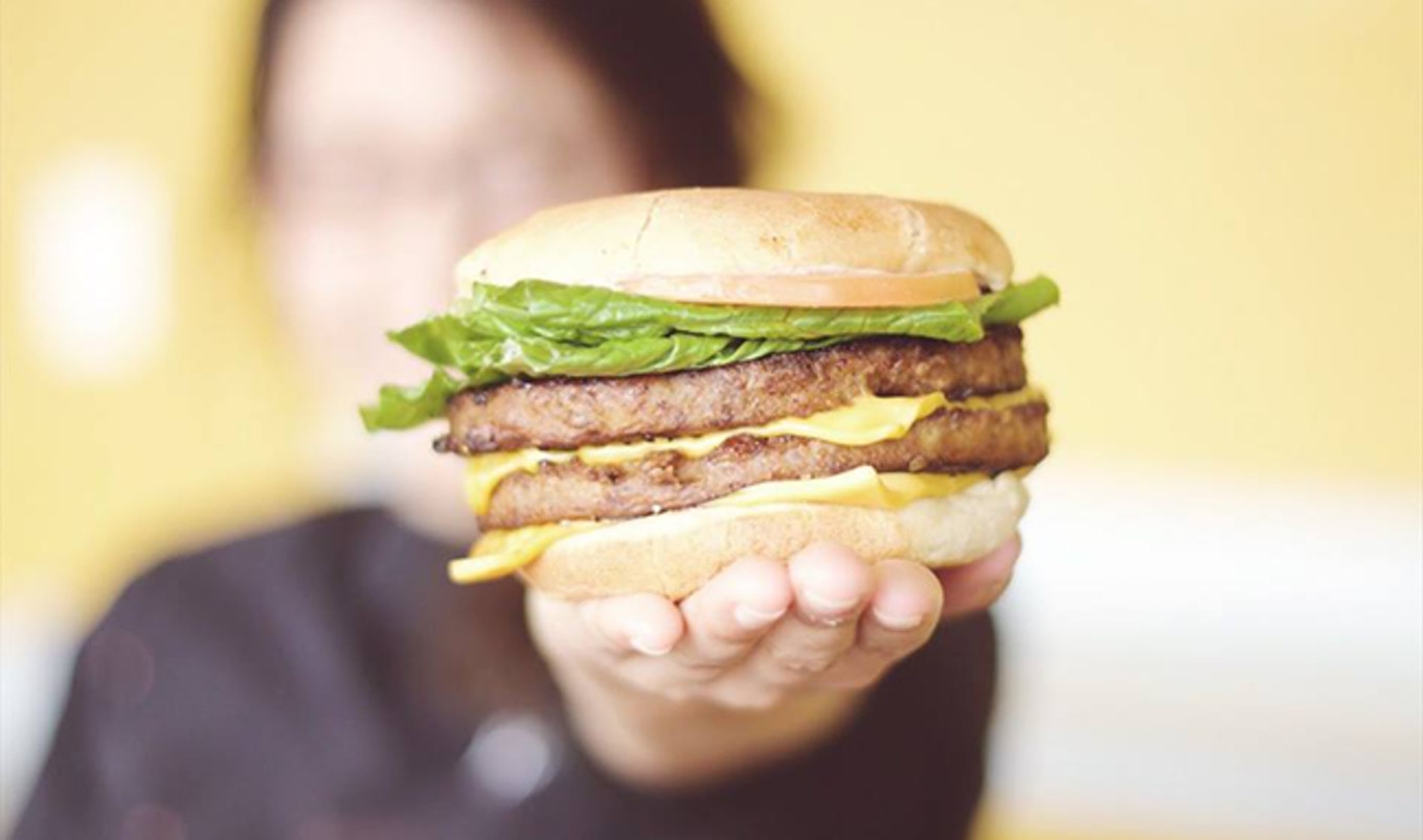 Vegan Burger Shop Opens at the 2nd Largest Mall in America