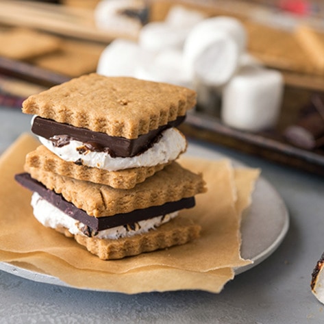 Your Christmas Guests Will Absolutely Love These 5 Non-Traditional Vegan Sweets