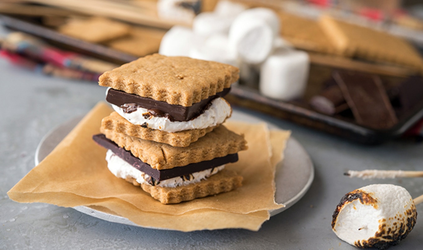 Your Christmas Guests Will Absolutely Love These 5 Non-Traditional Vegan Sweets