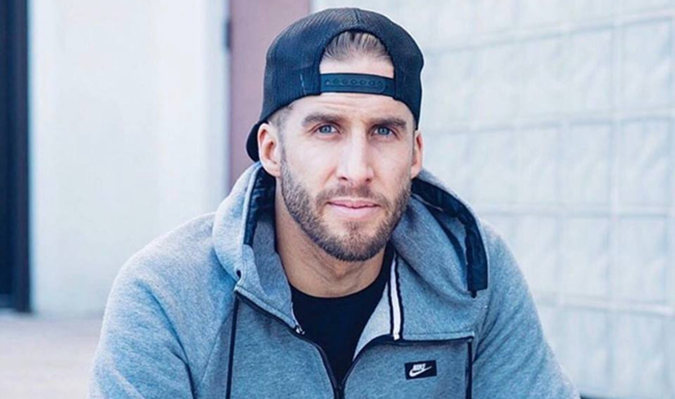 <i>Bachelorette</i> Winner Shawn Booth Goes Vegan