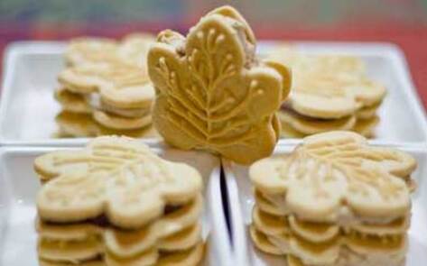 Maple Leaf Cookies