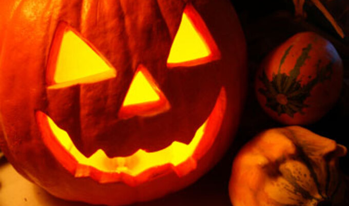 Featurette.HalloweenParty