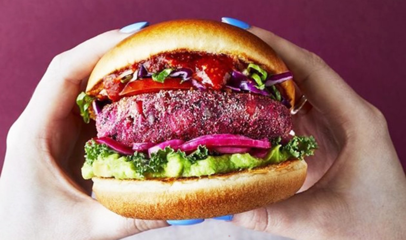 Popular Burger Chain Debuts Vegan Beetnik Burger