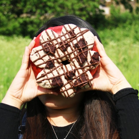 VegNewsDoughnutTimeChrisHemsworthy