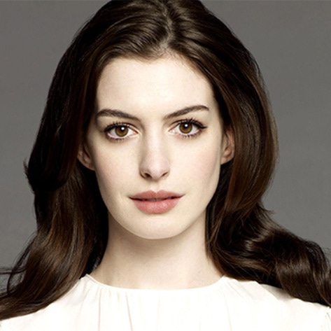 VegNewsAnneHathaway