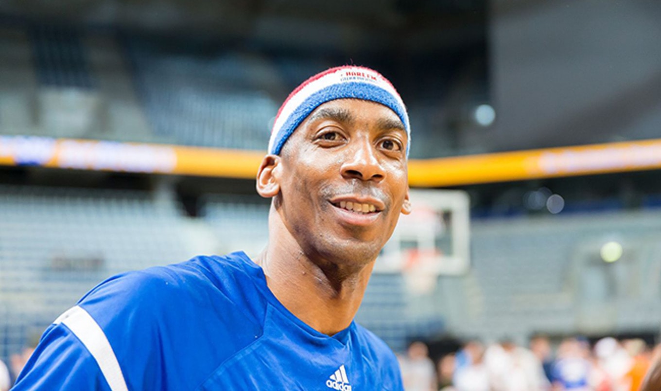 Harlem Globetrotter's Oldest Slam Dunk Star Is Vegan
