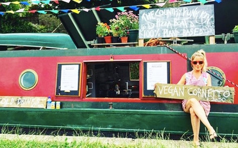 Floating Vegan Pizza Boat Debuts in UK