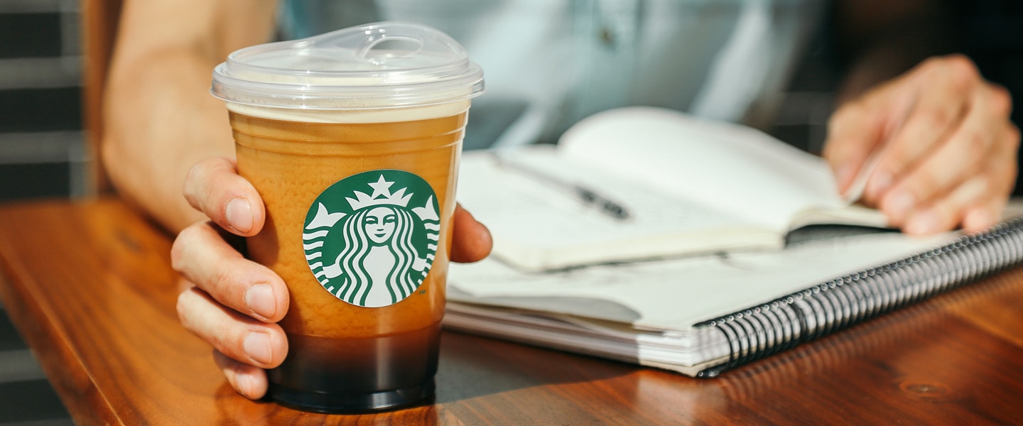 VegNews.StarbuckStrawlessLids