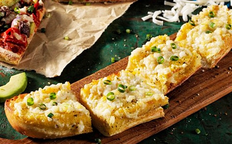 Domino’s Debuts Cheesy Vegan Garlic Bread