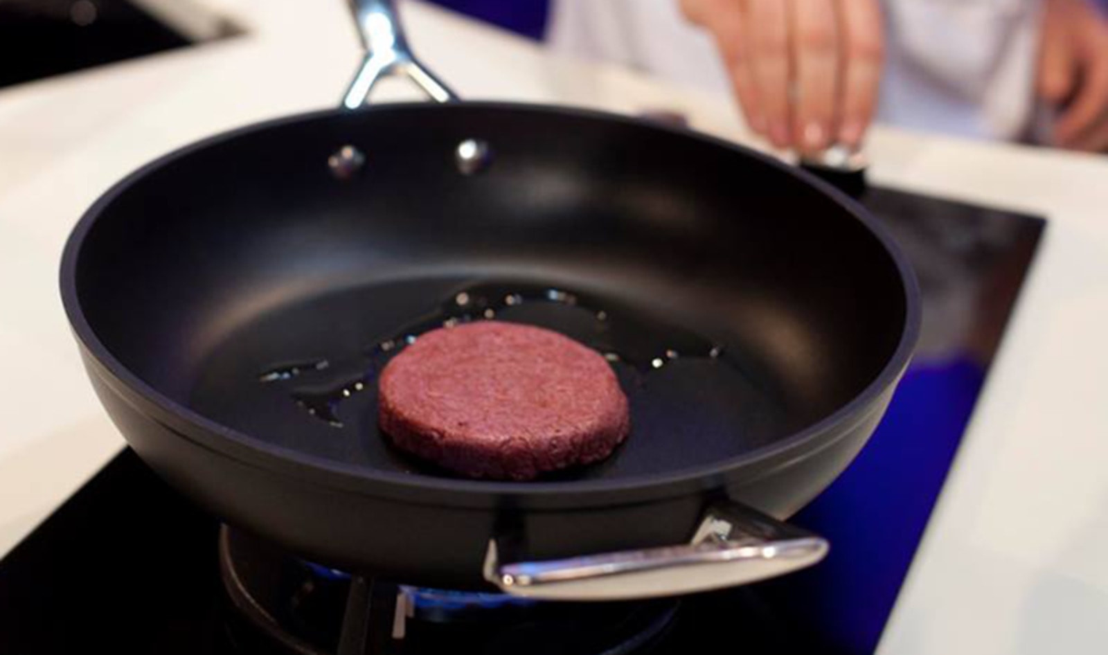 Price of Lab-Grown Meat to Plummet From $280,000 to $10 Per Patty By 2021