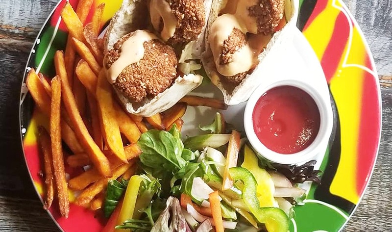 VegNewsHemingwaysBarandGrillVeganHK