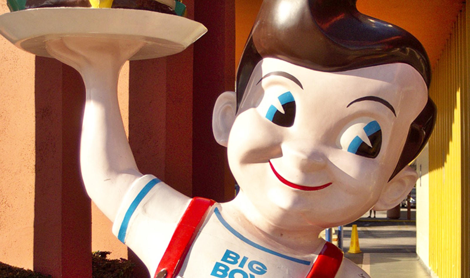 Waitress Convinces Iconic 24-Hour Diner to Add Vegan Burger