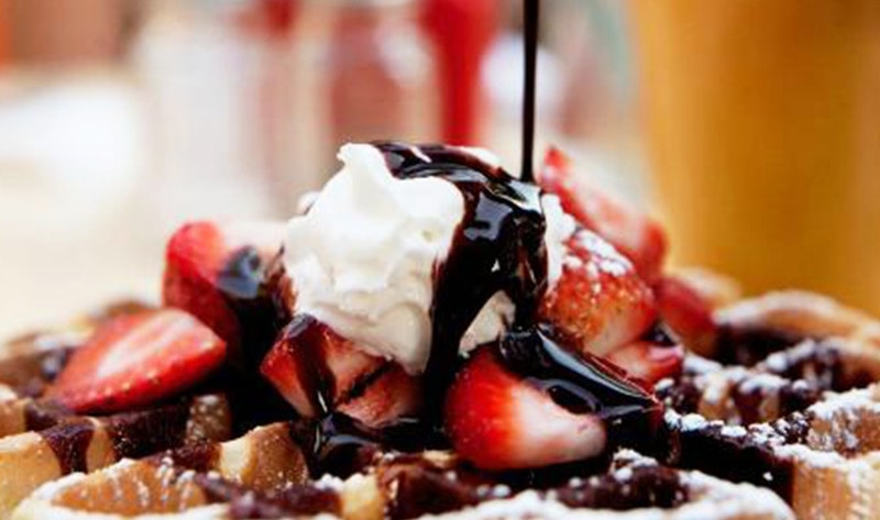 VegNewsTheGreenerKitchenVeganWaffleSundaes
