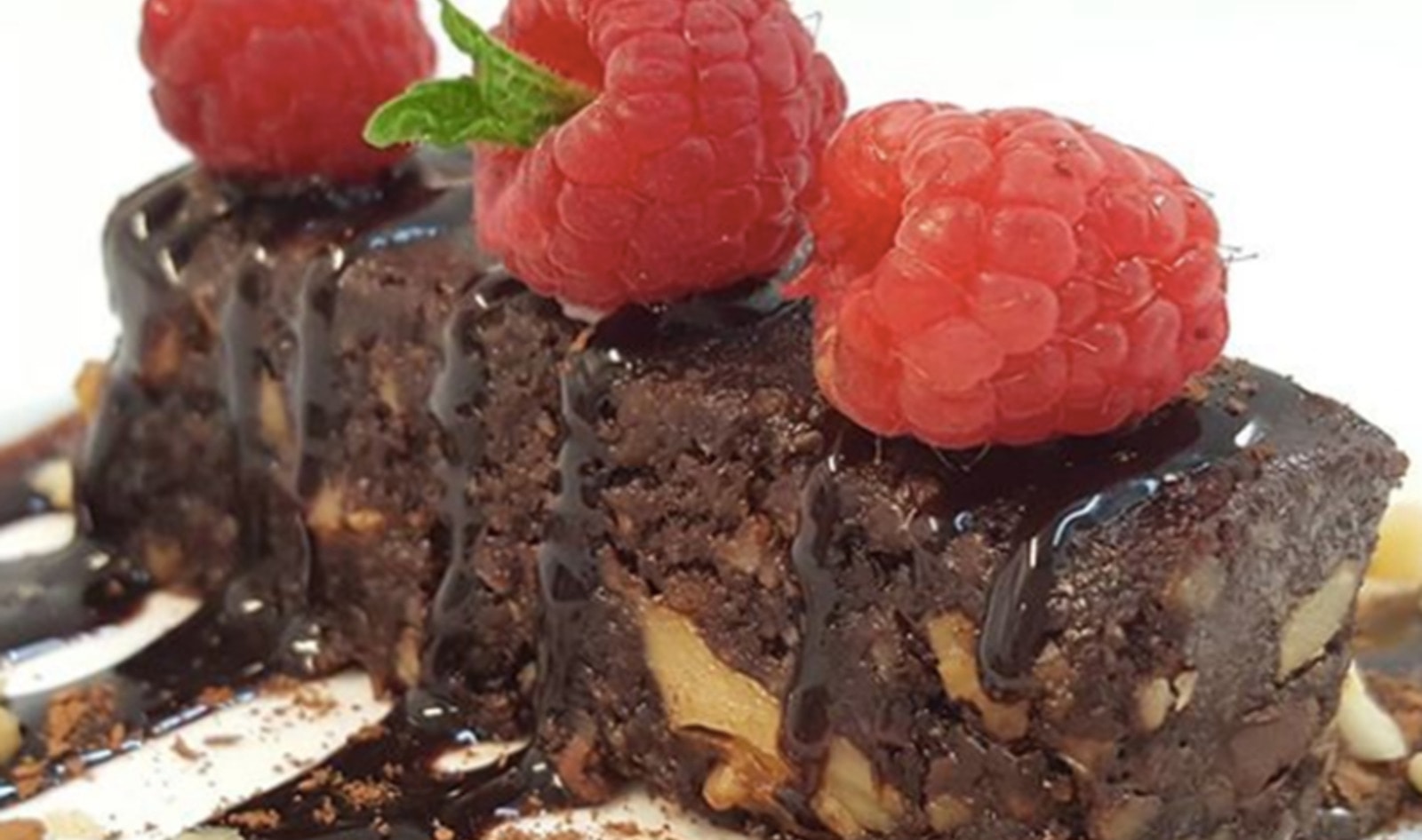 New Vegan Deli and Dessert Shop Opens in Florida