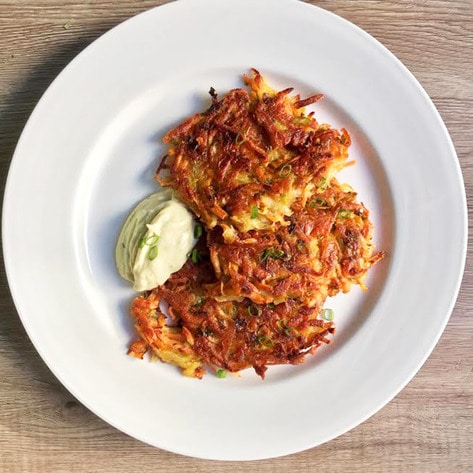 VegNews.MortandBettysJewishDeli