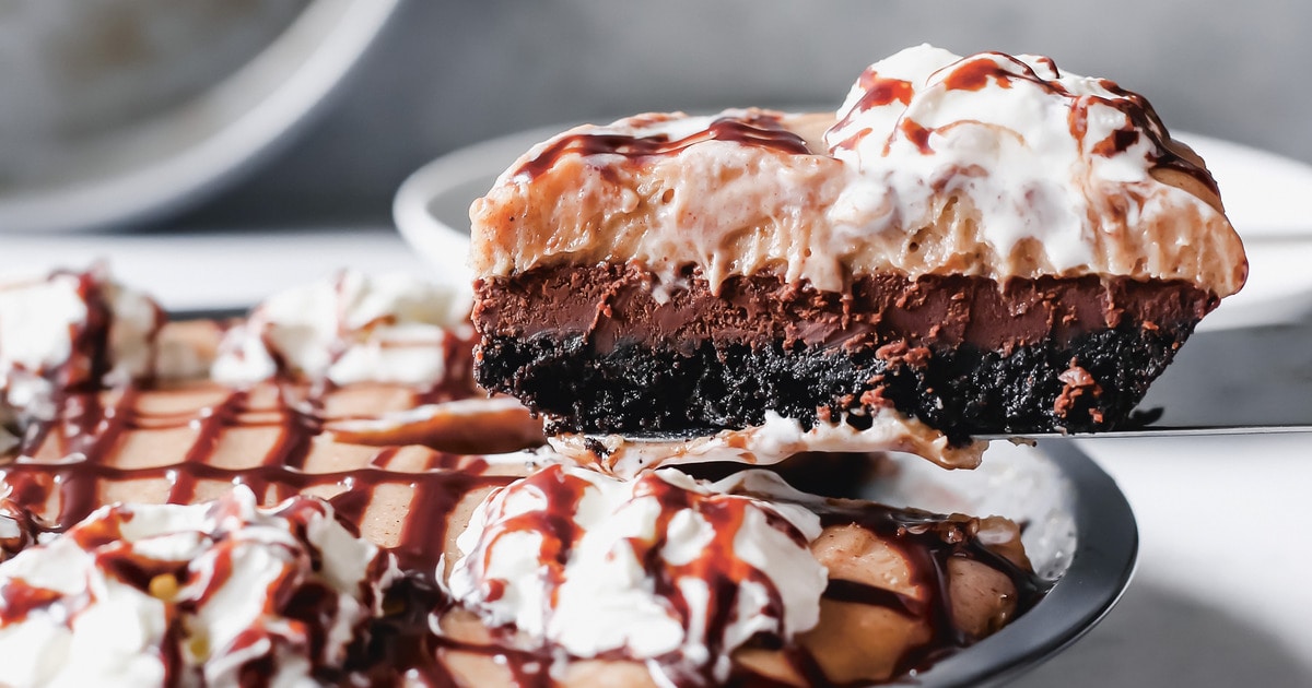 Vegan Oreo Cream Chocolate Pudding Pie | VegNews