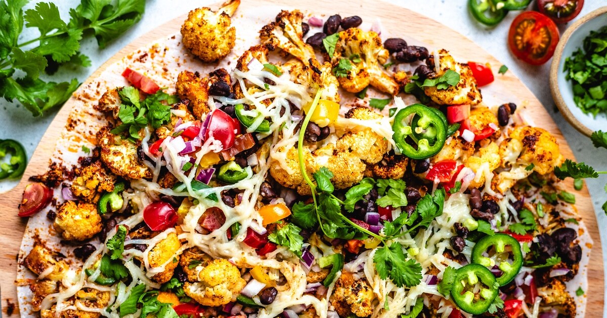Loaded Spicy Cauliflower Nachos | VegNews
