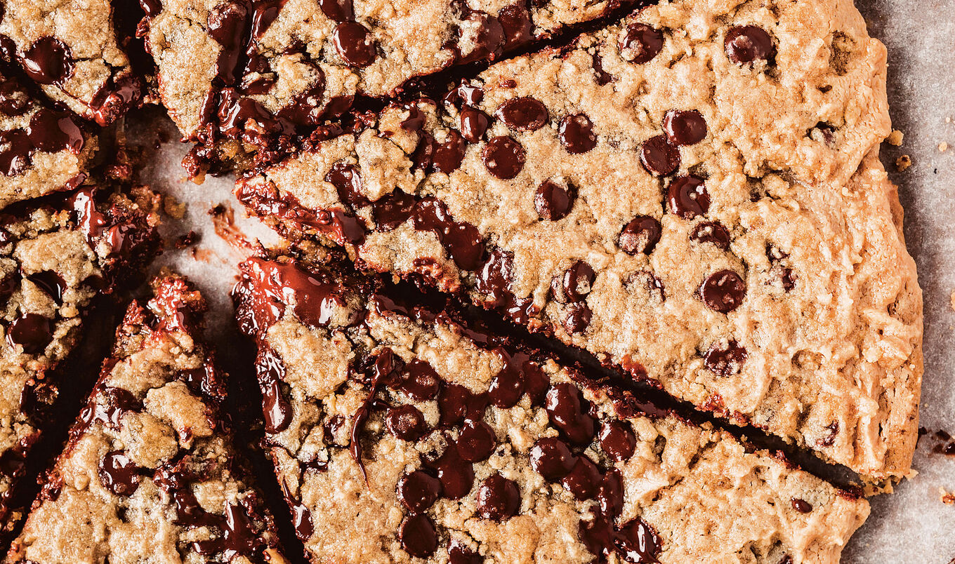 Vegan Chocolate Chip Peanut Butter Cookie Pizza