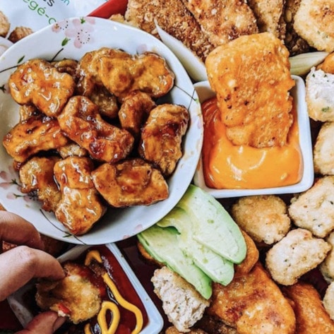 12 Meaty, Cheesy, Vegan Football Snacks to Try for Your Next Game Day 