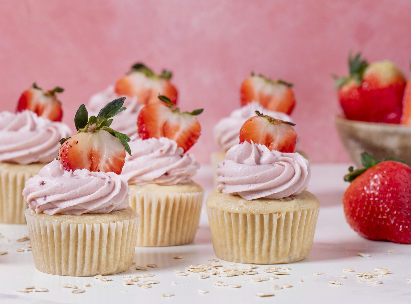 VegNews.VeganOatCupcakesStrawberry