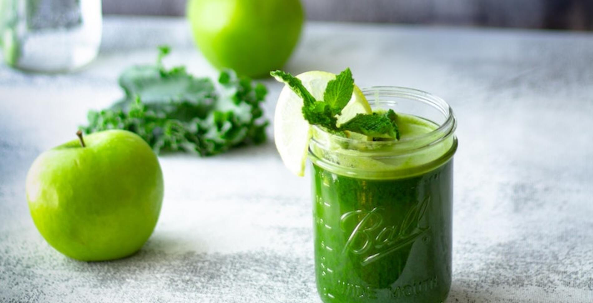 Reese Witherspoon Says It Makes Her Glow, But What Can a Green Juice Really Do for Your Health?