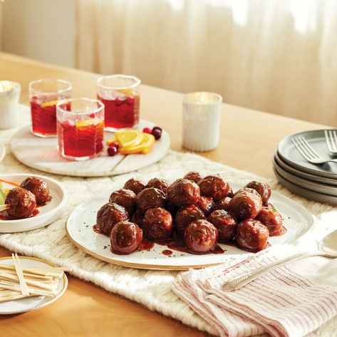 It's Time to Impress Your Loved Ones With The Meatiest, Tastiest Vegan Meatballs Around