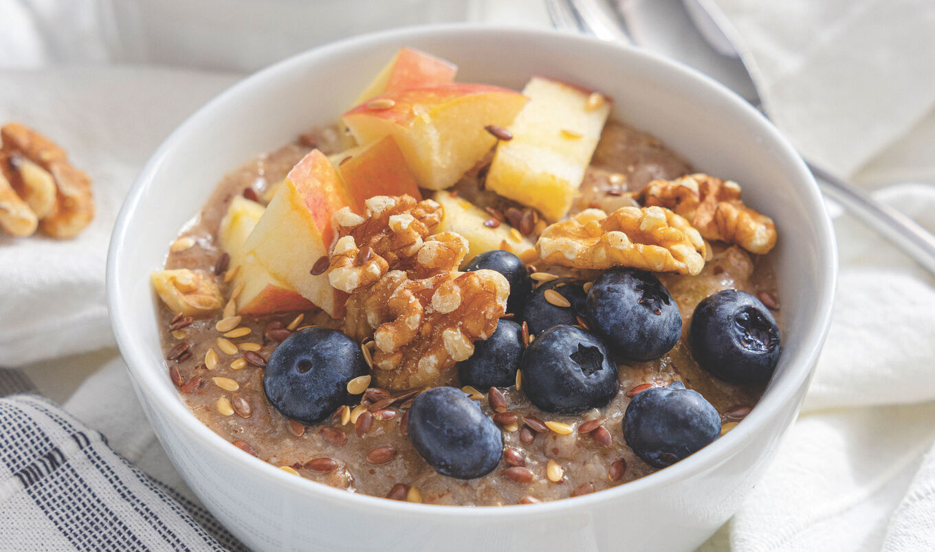 Vegan Slow Cooker Apple Pie Coconut Oatmeal 