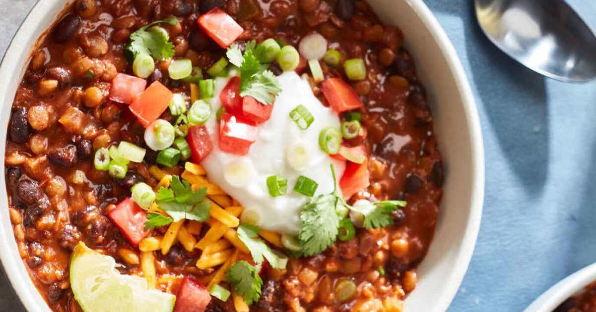 Meaty Vegan Lentil Chili Con Chili | VegNews
