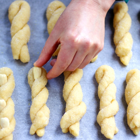 Sweet Buttery Vegan Italian Almond Twist Biscuits&nbsp;