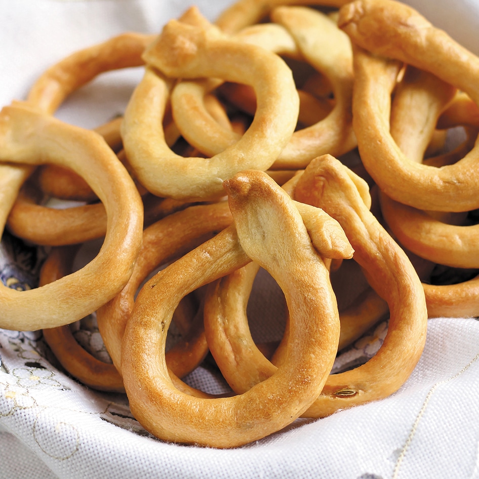 Vegan Italian Taralli (Ring-Shaped Breadsticks) With Fennel Seeds