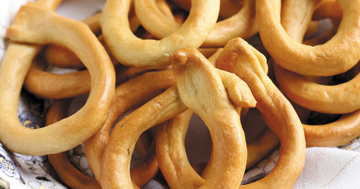 Vegan Italian Taralli (Ring-Shaped Breadsticks) With Fennel Seeds Vegan Italian Taralli (Ring-Shaped Breadsticks) With Fennel Seeds