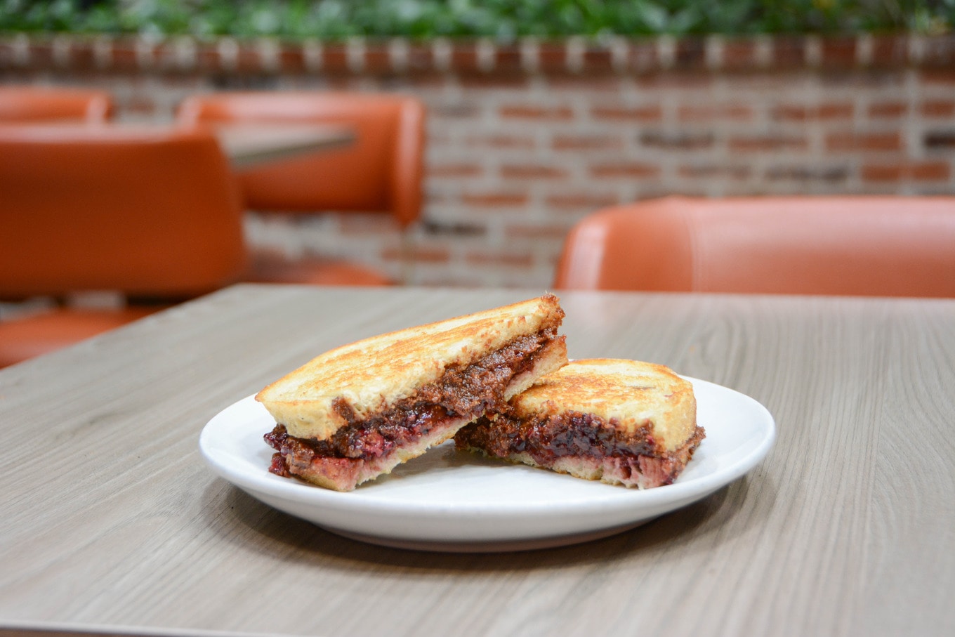 VegNews.ABJSandwich.MohawkBend