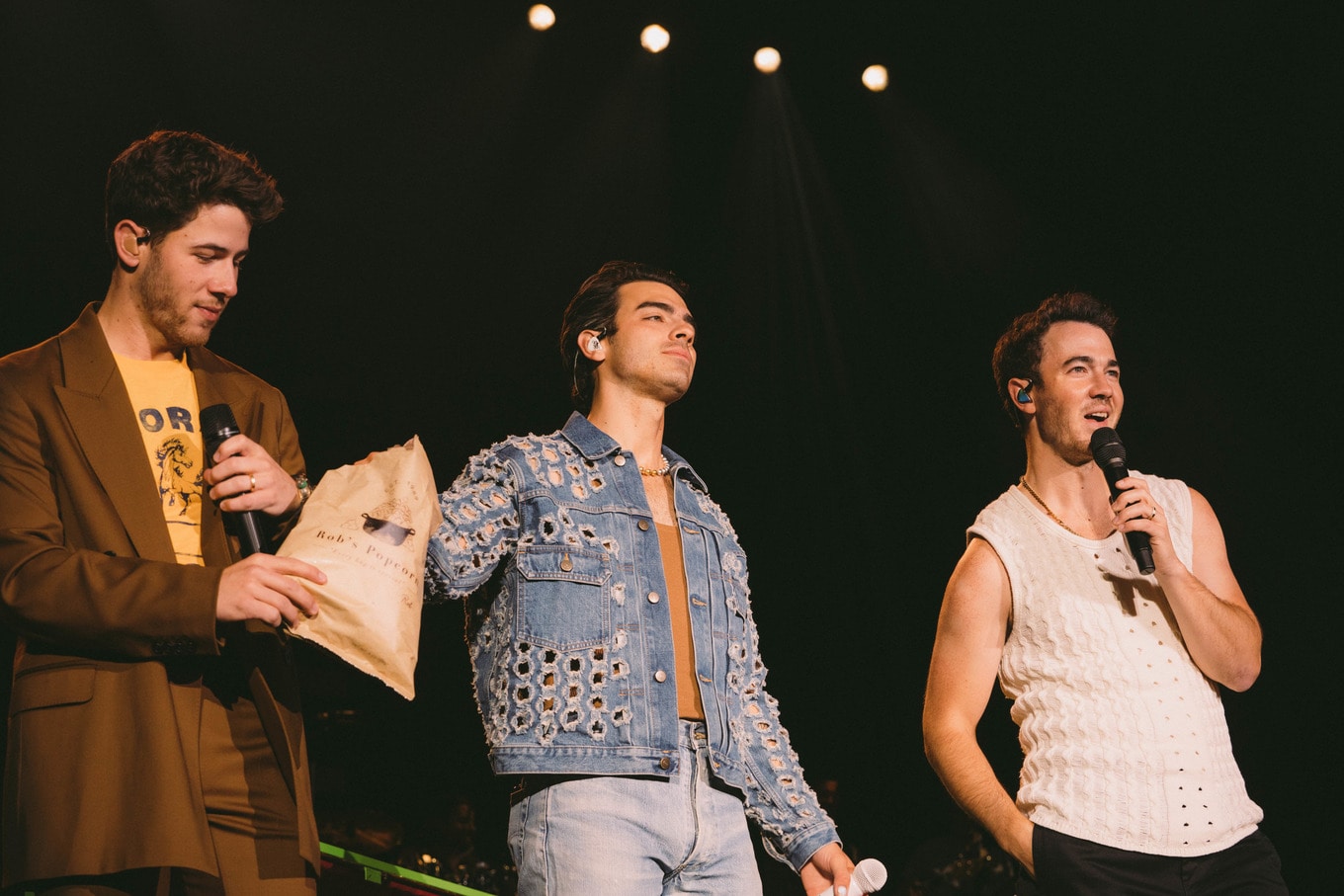 VegNews.JonasBrothers.RobsBackstagePopcorn